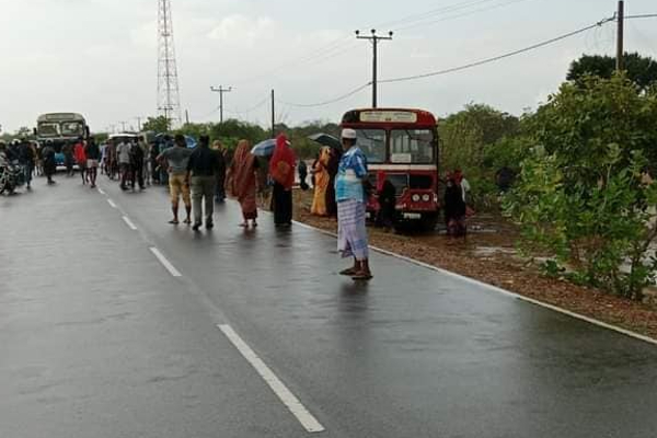 இ.போ.ச பேருந்து மீது மோதிய டிப்பர் வாகனம் | A Tipper Vehicle Collided With An Ctb Bus