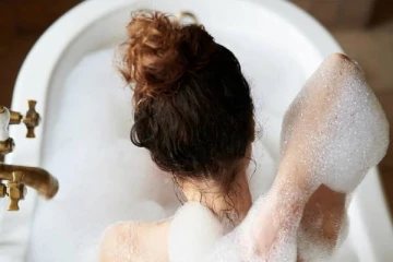 சீனர்கள் இரவில்தான் குளிப்பார்களாம் - என்ன காரணம் தெரியுமா?