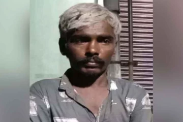 கழிவு நீர் கால்வாய்க்குள் புகுந்த ஒளிந்து கொண்ட திருடன்..போராடி மீட்டு கைது செய்த  போலீசார்