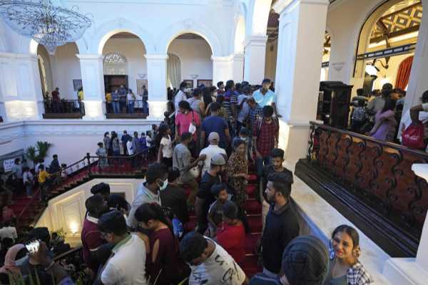 அரச அதிபர் மாளிகை அலரி மாளிகையை கைப்பறியுள்ள போராட்டக்கார்களுக்கு விடுக்கப்பட்டுள்ள கோரிக்கை! - ஐபிசி தமிழ்