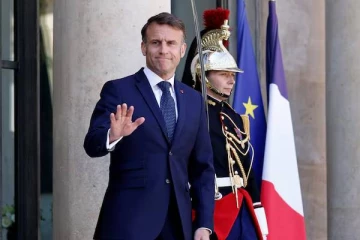 வரிவிதிப்புகள் இடைநிறுத்தம் தொடர்பில் மேக்ரான் வெளியிட்டுள்ள செய்தி