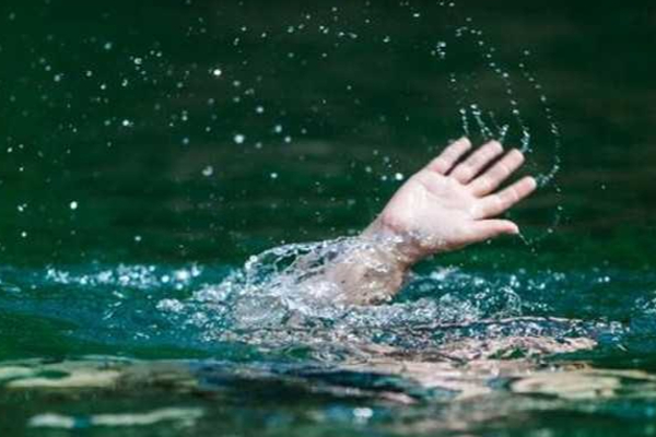 குளத்தில் நீராடச் சென்ற சிறுவன் நீரில் மூழ்கிப் பலி! | 12 Year Old Boy Drowned While Swimming In The Pool