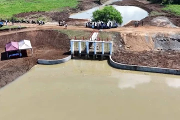 'දිට්වා' සුළි කුණාටුවෙන් පසු 'මාවිල්ආරු' සොරොව්වෙන් ජලය නිකුත් කෙරේ