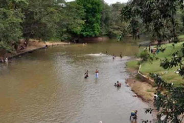 மகாவலி ஆற்றில் குதித்த இளைஞர் மாயம்