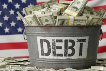 வரலாறு காணாத உயர்வு; கடனில் சிக்கித்தவிக்கும் அமெரிக்கர்கள்!