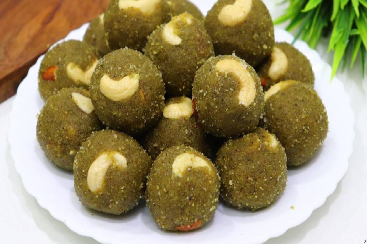 கோடையில் சோர்வை போக்கும் பாசிப்பயறு லட்டு -இதை சேர்த்து செய்து பாருங்க | How To Make Green Gram Laddu Summer Special