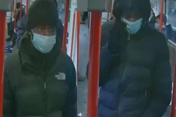 அதை எங்களிடம் கொடு! லண்டன் இரயில் நிலையத்தில் பட்டப்பகலில் நடந்த சம்பவம்... சிசிடிவி புகைப்படங்களுடன் முக்கிய தகவல்