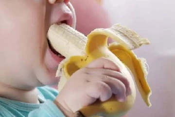 பிரித்தானியாவில் 2 வயது சிறுவனிற்கு எமனான வாழைப்பழம்