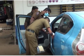 போலியான ஒரே இலக்கத்தகடு பொறிக்கப்பட்ட கார்கள் காத்தான்குடியில் மீட்பு