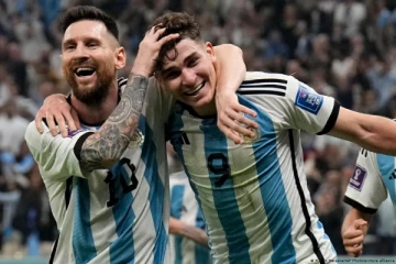 உலகக்கிண்ண கால்பந்தாட்ட தொடரில் பிரபல்யமாகும் ஆடு!(Video)