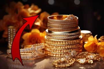 தங்கம் வாங்க காத்திருப்போருக்கு பேரிடி: இன்றைய தங்க நிலவரம்