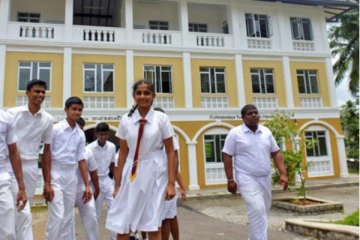 பாடசாலை கல்வியே இல்லாத போது 1,000 தேசிய பாடசாலைகளா?