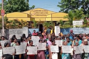 அஸ்வெசும கொடுப்பனவை வழங்குமாறு கோரி வீதிக்கு இறங்கிய மக்கள்