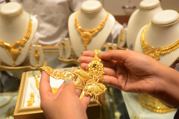 இலங்கையில் தலை சுற்ற வைக்கும் தங்கத்தின் விலை! | Head Turning Price Of Gold In Sri Lanka