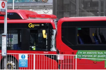 லண்டனில் இரண்டு பேருந்துகள் மோதி கோர விபத்து! 32 வயது இளம்பெண் பரிதாப பலி