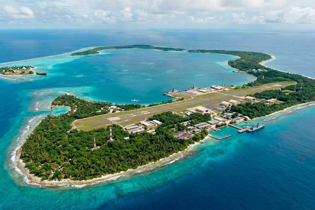 இந்தியாவிற்குள் நுழைந்த யுத்தம்! டியாகோ கார்சியா தீவில் பல்லிஸ்டிக் ஏவுகணை தாக்குதல்கள் - ஈரான் அதிரடி | Iran Targeted Didnt Hit Diego Garcia Base Missiles இந்தியாவிற்குள் நுழைந்த யுத்தம்! டியாகோ கார்சியா தீவில் பல்லிஸ்டிக் ஏவுகணை தாக்குதல்கள் - ஈரான் அதிரடி | Iran Targeted Didnt Hit Diego Garcia Base Missiles