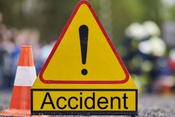 ලොරියක් බස් නැවතුම්පළකට කඩා වැදෙයි - 10ක් රෝහල්ගත කරයි..