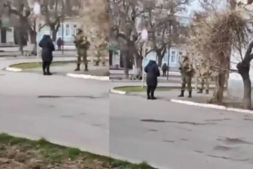 உக்ரைனில் ரஷ்ய வீரருடன் முரண்படும் உக்ரைன் பெண்! பகிரப்படும் காணொளி(Video)