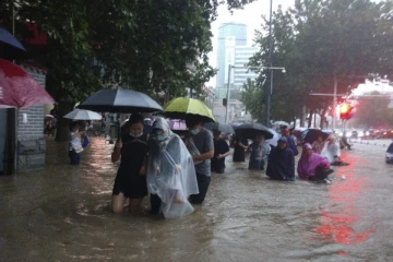 கொட்டித் தீர்க்கும் மழை! மலேசியாவில் 14 பேர் உயிரிழப்பு: செய்திகளின் தொகுப்பு(Video)