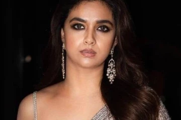 நடிகை கீர்த்தி சுரேஷா இது!! சேலையில் மின்னும் அழகிய புகைப்படம்..