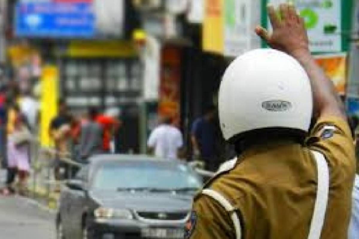இரத்தினபுரி - எம்பிலிபிட்டிய பிரதான வீதியில் வாகன ஓட்டுபவர்களுக்கு பொலிஸார் முக்கிய அறிவிப்பு | Police Issue Important Notice To Motorists இரத்தினபுரி - எம்பிலிபிட்டிய பிரதான வீதியில் வாகன ஓட்டுபவர்களுக்கு பொலிஸார் முக்கிய அறிவிப்பு | Police Issue Important Notice To Motorists