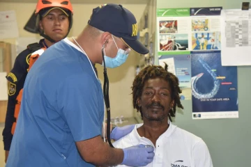 24 நாட்களாக நடுக்கடலில் தனியாக சிக்கித்தவித்த நபர்., தக்காளி சாஸ் குடித்து உயிர் பிழைத்த அதிசயம்