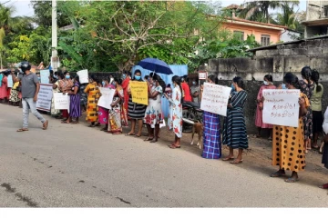 யாழில் வீதியில் இறங்கி மக்கள் போராட்டம்!! குவிக்கப்பட்ட பொலிஸார்: ஏற்பட்ட பரபரப்பு