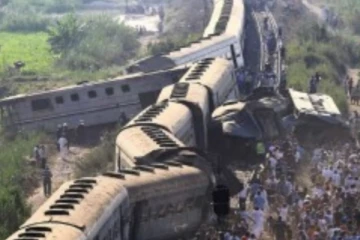 எகிப்தில் ரயில்கள் நேருக்கு நேர் மோதி அதிபயங்கர விபத்து