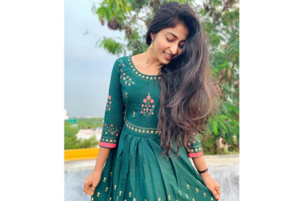 ஹோம்லி லுக்கில் அசத்தும் நாம் இருவர் நமக்கு இருவர் ஐஸ்வர்யா லேட்டஸ்ட் போட்டோஸ்.. | Vijaytv Iswarya