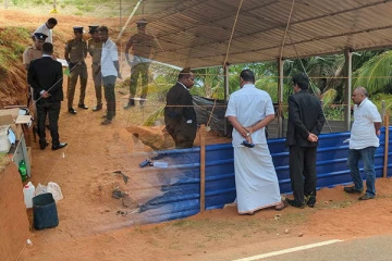 கொக்குத்தொடுவாய் மனிதப் புதைகுழி அகழ்வுப் பணிகளை பார்வையிட்ட தமிழ் தேசிய மக்கள் முன்னணியினர் (Photos)