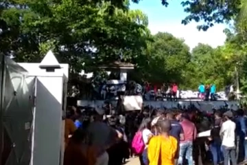 අරලියගහ මන්දිරය ඉදිරිපිට විරෝධතාකරුවන් ඉවත් කිරීමේ ඉල්ලීම අධිකරණය ප්‍රතික්ෂේප කරයි