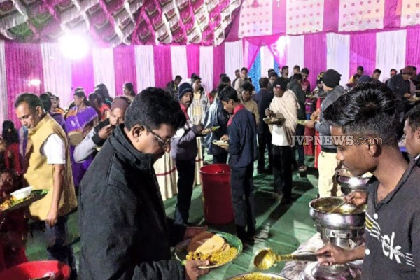 திருமண நிகழ்ச்சியில் திடீரென மயங்கி விழுந்த மக்களால் பரபரப்பு! | People Who Suddenly Fainted At A Wedding Ceremony