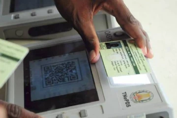 ஆதார் அட்டை; கைரேகை புதுப்பிக்காவிட்டால் ரேஷன் வழங்கப்படாதா? தமிழக அரசு விளக்கம்!