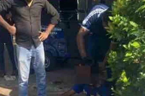 பொலிஸ் நிலையத்தில் கழுத்தை அறுத்து பரபரப்பை ஏற்படுத்திய இளைஞன் | Man Cut His Neck Inside The Police Station