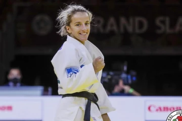 சுதந்திரம் பெற்று 13 ஆண்டுகள்... ஒலிம்பிக்கில் தங்கம் வென்று கெத்து காட்டிய வீராங்கனை: கொண்டாட்டத்தில் குட்டி நாடு