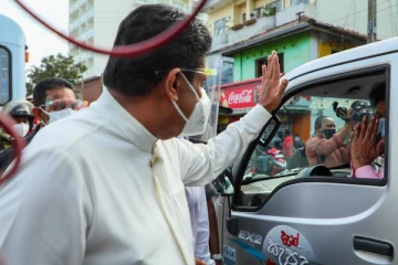 ஆட்சி செய்ய முடியாவிட்டால் தகுதியானவர்களிடம் நாட்டை ஒப்படையுங்கள்! சஜித் ஆவேசம்