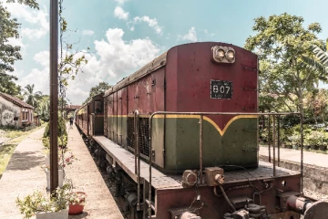 ஓடும் ரயிலுக்குள் ஏற்பட்ட பரபரப்பு - வன்முறையாக மாறிய வாக்குவாதம்