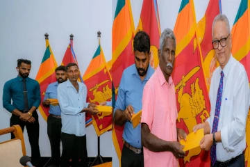 வீடமைப்பு உதவித்தொகை ஆளுநர் தலைமையில் வழங்கி வைப்பு!
