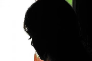 பெற்ற மகளை ரத்தம் சொட்ட சொட்ட அரிவாளால் வெட்டிய தந்தை! பின்னர் அவர் எடுத்த விபரீத முடிவு.. விசாரணையில் வெளிவந்த காரணம்