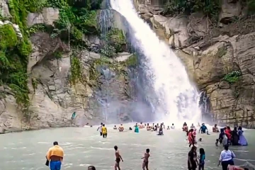 තිදෙනෙකුගේ දිවි බිලිගත් මාරක දිය ඇල්ල