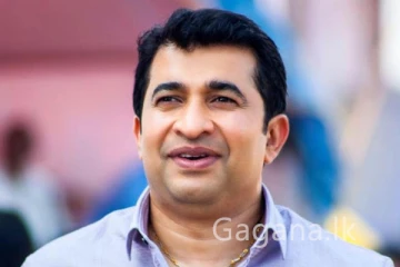 හිටපු ක්‍රීඩා ඇමති රොෂාන්ටත් ඇප තියයි.