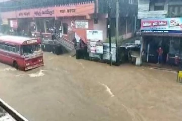 வெள்ளத்தில் மூழ்கிய நாவலப்பிட்டி நகரம்