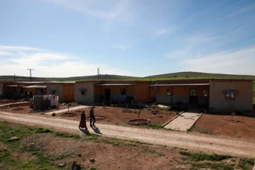 ஆண்கள் உள்ளே வரக்கூடாது..! பெண்கள் மட்டும் வாழும் விநோத கிராமம்