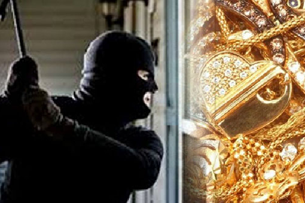 யாழில் வாள் முனையில் கொள்ளையடித்த முகமூடிக் கும்பல் - ஐபிசி தமிழ்