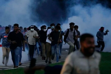 தென்னிலங்கை போராட்டக் களத்தில் நிர்வாணமாக்கப்பட்ட நபர்கள்!  வெளிவரும் பல உண்மைகள் (Video)