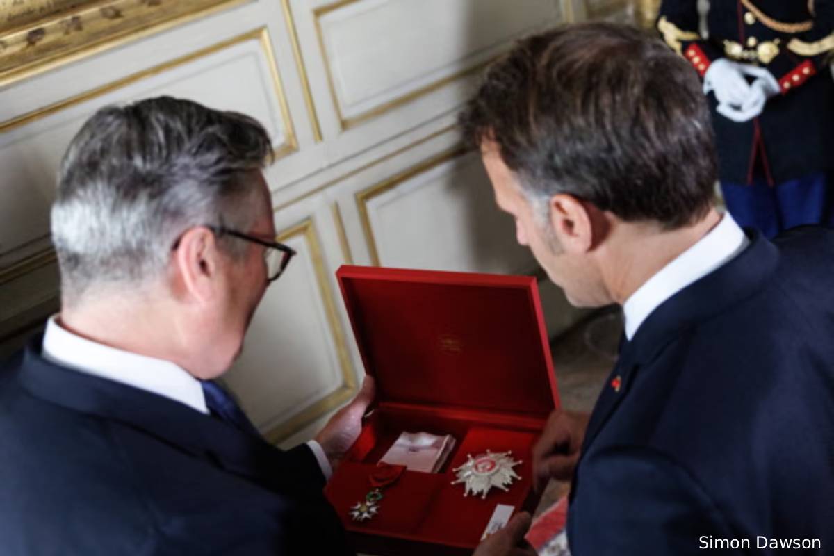 பிரித்தானிய பிரதமருக்கு பிரான்சின் உயரிய விருது | Starmer Becomes 1St Uk Pm To Receive Chevalier பிரித்தானிய பிரதமருக்கு பிரான்சின் உயரிய விருது | Starmer Becomes 1St Uk Pm To Receive Chevalier