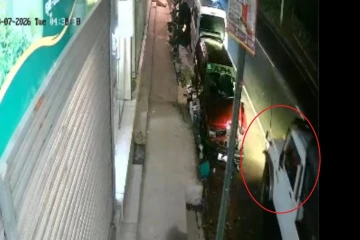 வாகனங்கள் மீது மோதிவிட்டு தப்பிச் சென்ற வாகனம் - சிசிடிவியில் சிக்கிய காட்சிகள்