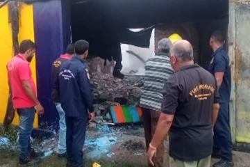 காத்தான்குடியில் தீ விபத்து: 40 கோடி பெறுமதியான பொருட்கள் இழப்பு(Photos)