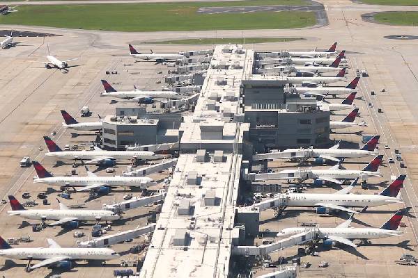 அமெரிக்க விமான நிலையங்கள் அதிரடி முடிவு... ரத்தாகும் ஆயிரக்கணக்கான சேவைகள் | Us Airports To Cut Thousands Of Flights அமெரிக்க விமான நிலையங்கள் அதிரடி முடிவு... ரத்தாகும் ஆயிரக்கணக்கான சேவைகள் | Us Airports To Cut Thousands Of Flights