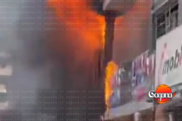 ගිනි පුපුරක් රතිඤ්ඤා ගොඩට වැටිලා - වෙළඳසලක ලොකු ගින්නක් [VIDEO]